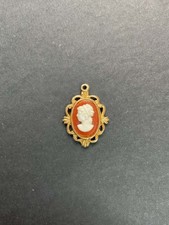 Vintage SMALL CAMEO PENDANT