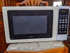 KENWOOD MICROWAVE 900W WHITE 20X16X12 IN 51X41X31 CMS IN GOOD WORKING ORDER