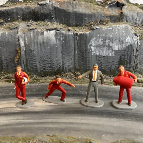 Painted race crew red 1 - -, 1/32