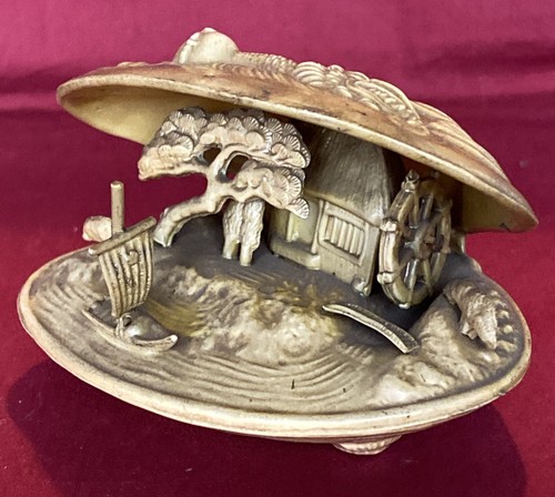 Rare vintage celluloid clam - rare!,