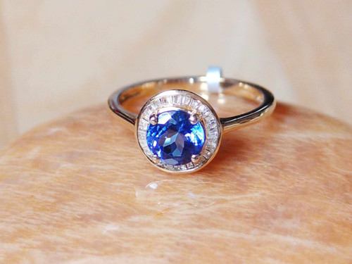 Yellow gold tanzanite - 9k, &