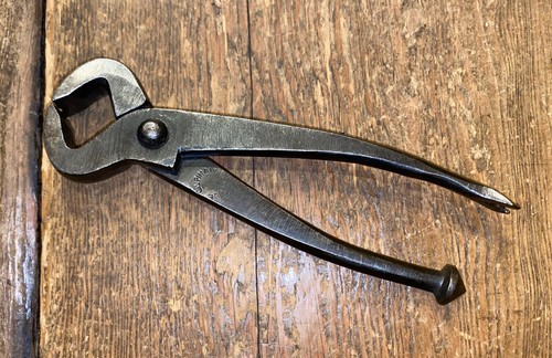 Vintage nail puller pincers - nail,
