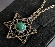 Vintage 925 sterling silver Celtic malachite necklace. Edinburgh 1997 silver