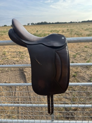 Barnsby brown dressage saddle - barnsby,