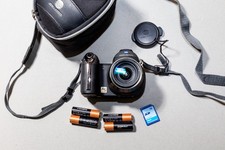 Konica Minolta Dimage Z6 6MP Digital Camera WORKS + Batteries & SD Memory Card