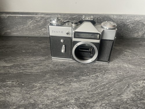 Zenit film camera body - e,