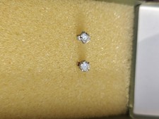 9ct White Gold Stud Earrings