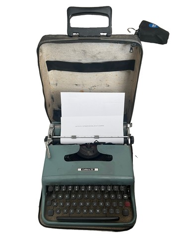 Olivetti lettera typewriter - lettera, 22