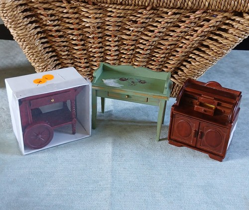 Dolls house furniture pieces - dolls,