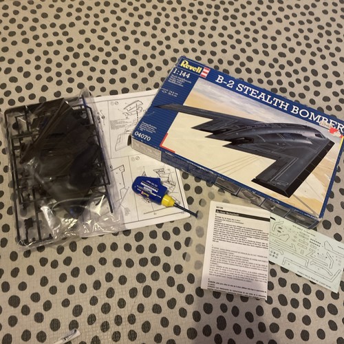 Revell stealth bomber - revell, b-2