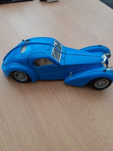 Burago bugatti atlantic 24 - burago,