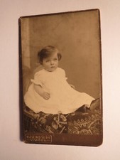 sitting little child - boy girl? / CDV Gustav Hemstedt Kassel