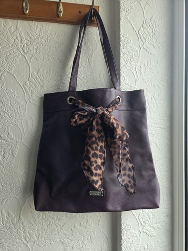 Lipsy london handbag - london,