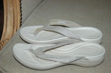 WOMEN'S CROCS CAPRI 4 or 5 V