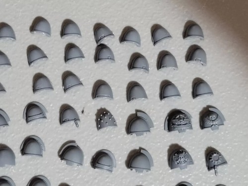 Individual shoulder pads space - shoulder,