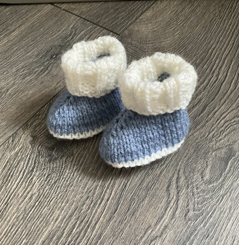 Hand knitted newborn - hand,