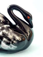 VTG RETRO KITSCH STAFFORDSHIRE CERAMIC SILVER ACCENT SWAN POT POURRI POSEY VASE