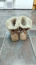 Classic beige bow back UGG