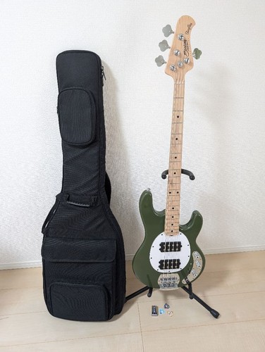 Sterling musicman stingray - by,