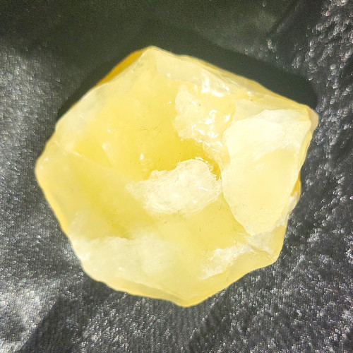 Large raw yellow quartz - large,