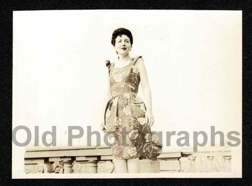 Looking woman pretty - looking, @