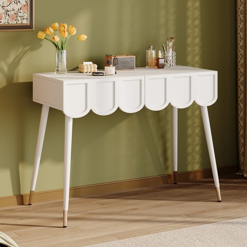 White dressing table with - dressing,