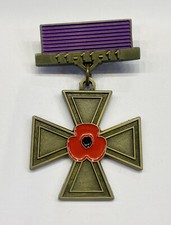 MILITARY REMEMBRANCE VICTORIA CROSS LAPEL PIN BADGE WAR VETERAN SOLDIERS