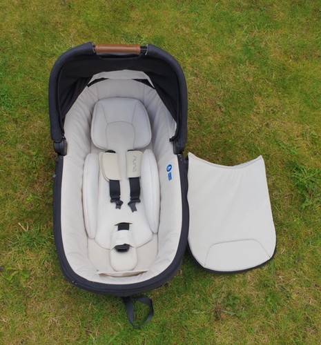 Nuna cari next carrycot with - cari,