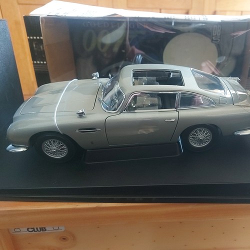 Autoart scale 70021 - 1/18,