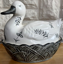 FAIRMONT & MAIN LARGE CERAMIC 'EMILY' DUCK ON NEST KITCHEN EGG STORAGE/HOLDER