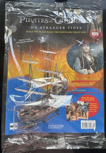 Hachette build the pirates - the,