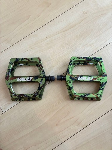 Dmr vault flat - flat, pedal