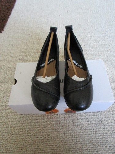 Brand new box hush puppies - in,