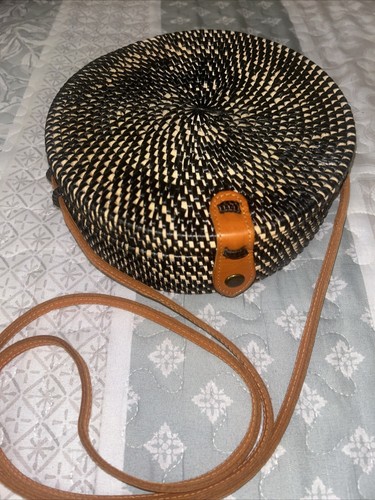 Round rattan crossbody bag - round,
