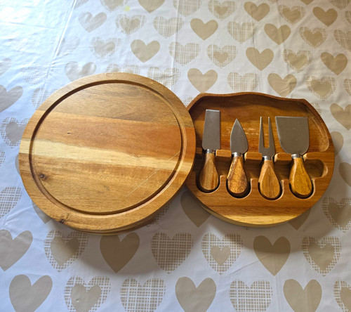Round wooden cheese board 25cm - wooden,