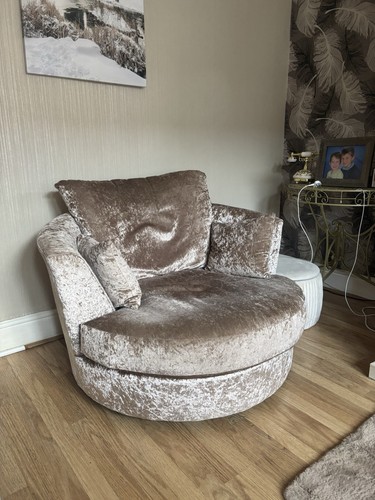 Lovely swivel chair excellent - chair,
