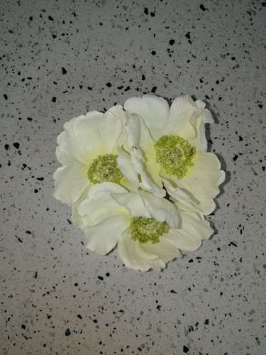 Small synthetic flower candle