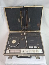 VINTAGE CROWN PORTABLE RADIO
