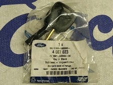 Genuine Ford Focus MK1 Blank Uncut Non Illuminated Key With Chip 4007023 NOS