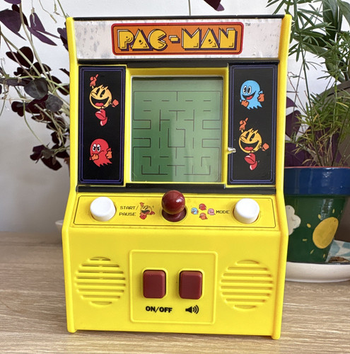 Bandai namco pac man lcd - bandai,