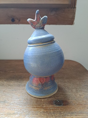 Quirky off centre lidded - centre,