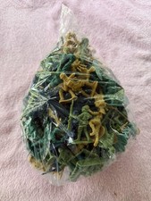 Vintage plastic toy soldier figures bundle 1/32 scale