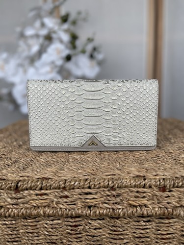 Stella dot loves adventure - loves,