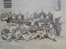 WILTSHIRE CHIPPENHAM MELKSHAM CALNE AREA STABLE LADS HORSE RACING TEAM 1890s  ??