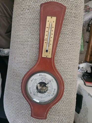 Small vintage barometer - small,
