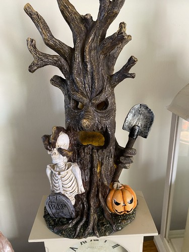 Spooky tree with skull and - with,