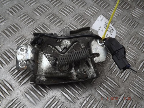 Peugeot 208 bonnet catch - peugeot,
