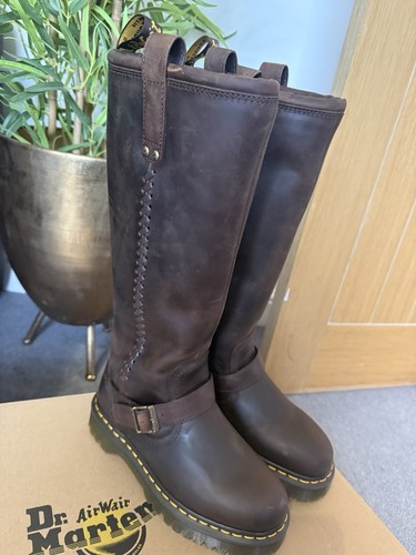 Martens brown leather knee - dr.,