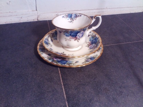 Royal albert bone china - royal,