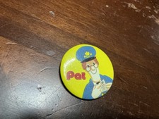 VINTAGE POSTMAN PAT PIN BADGE OLD TIDY COLLECTABLE PIN 